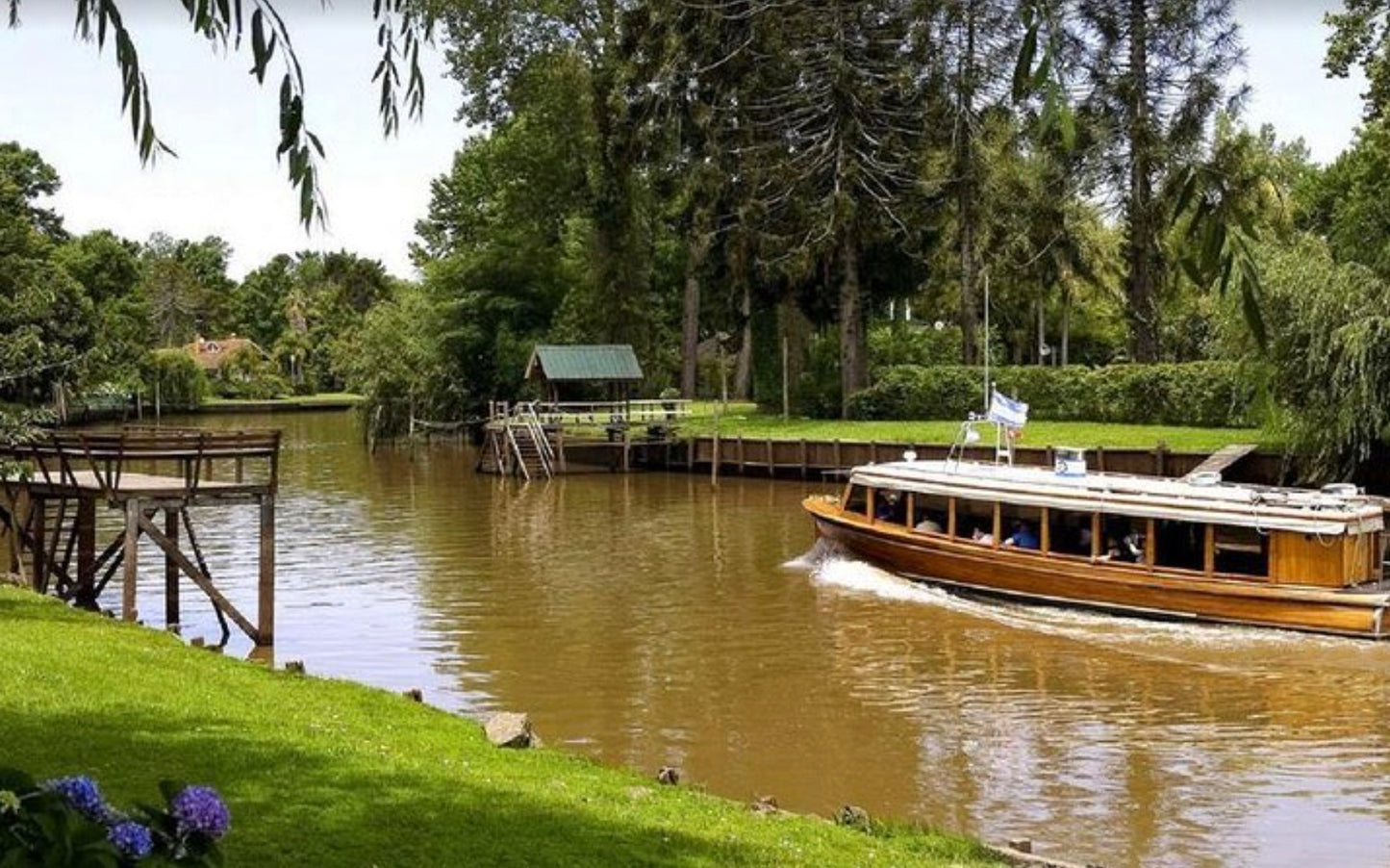 Tigre Delta Cruise on a WOODEN BOAT TOUR